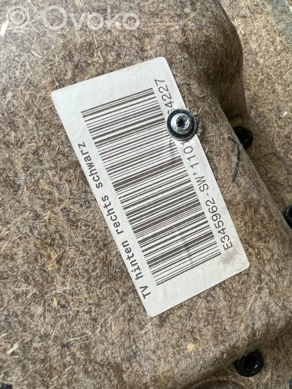 Apšuvums aizmugurējām durvīm