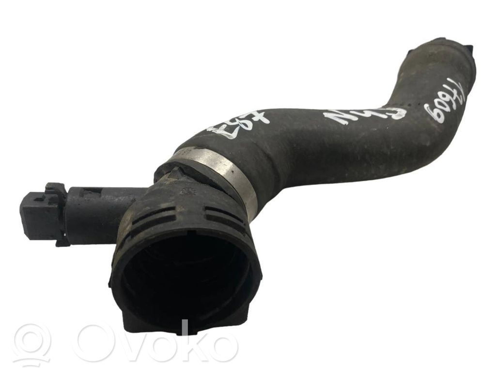 Caurulīte (-es) / šļūtene (-es)