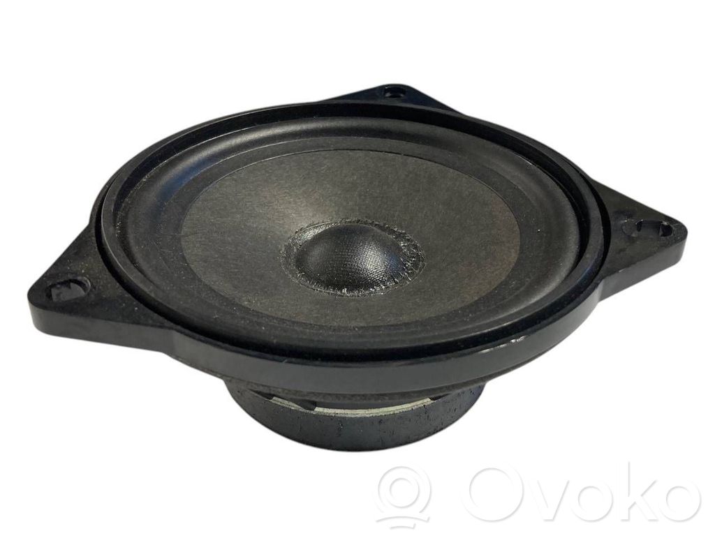 Skaļrunis (-i) priekšējās durvīs