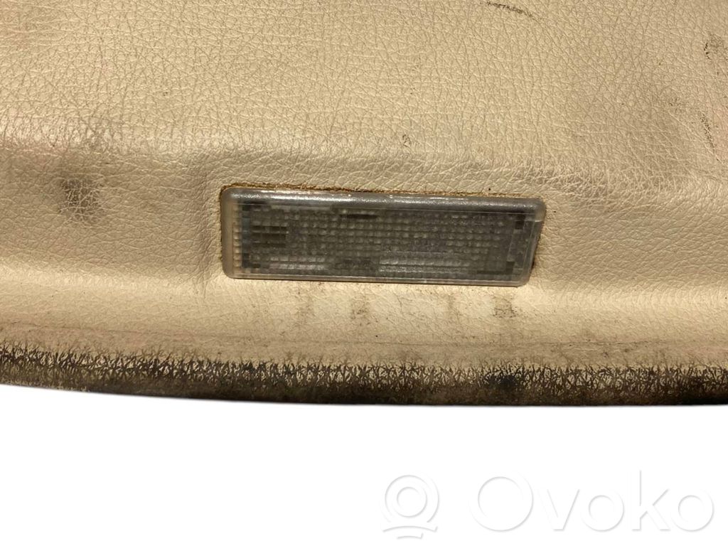 Apšuvums aizmugurējām durvīm