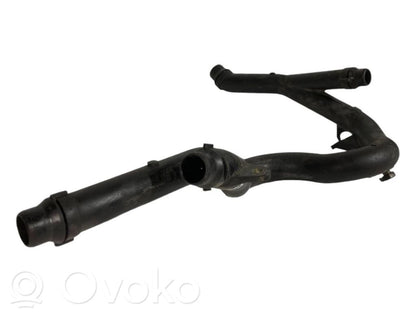 Caurulīte (-es) / šļūtene (-es)