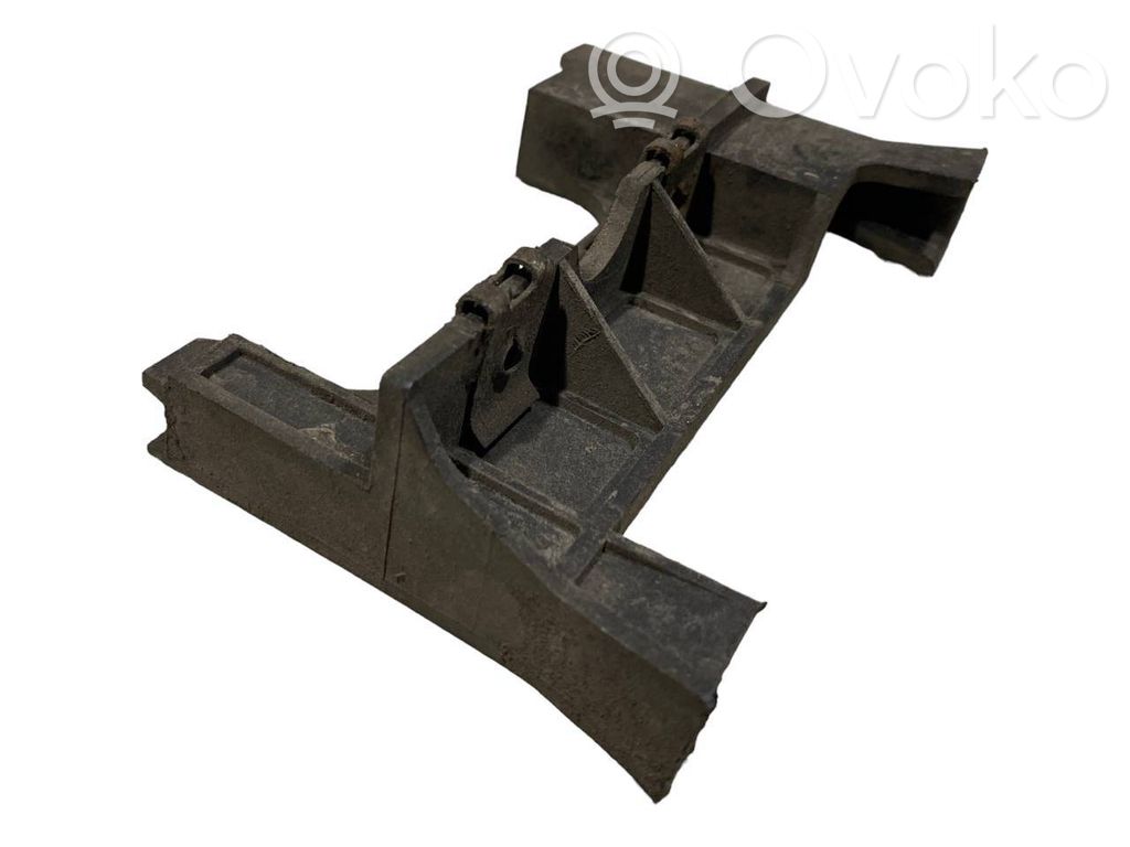 Rear bumper mounting bracket