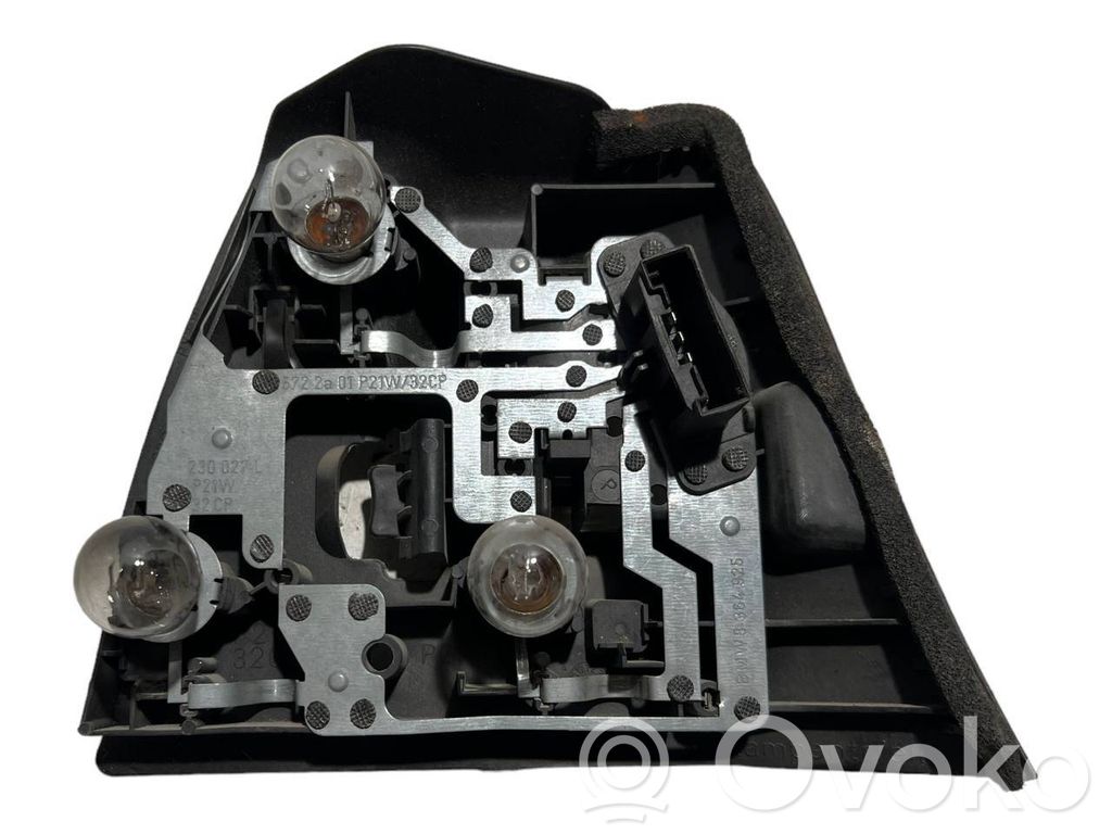 Aizmugurējā luktura detaļa