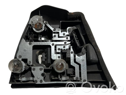 Aizmugurējā luktura detaļa