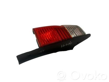 Задний фонарь в кузове