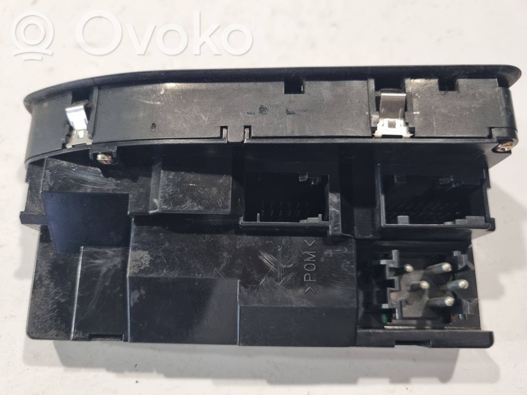 Window lift control switch(es)