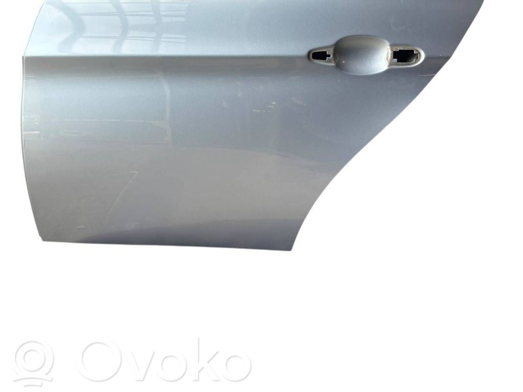 Aizmugurējās durvis