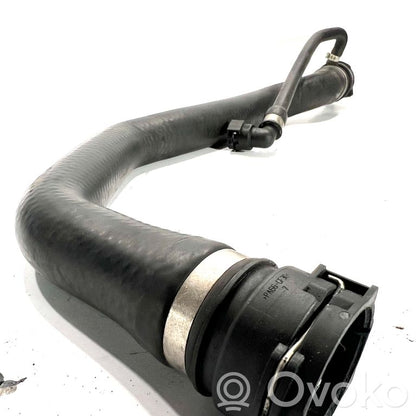 Caurulīte (-es) / šļūtene (-es)