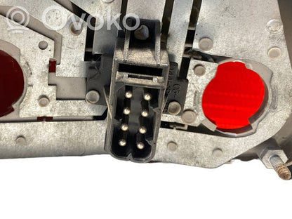 Aizmugurējais lukturis virsbūvē