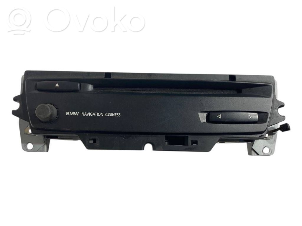 Radio / CD/DVD atskaņotājs / navigācija