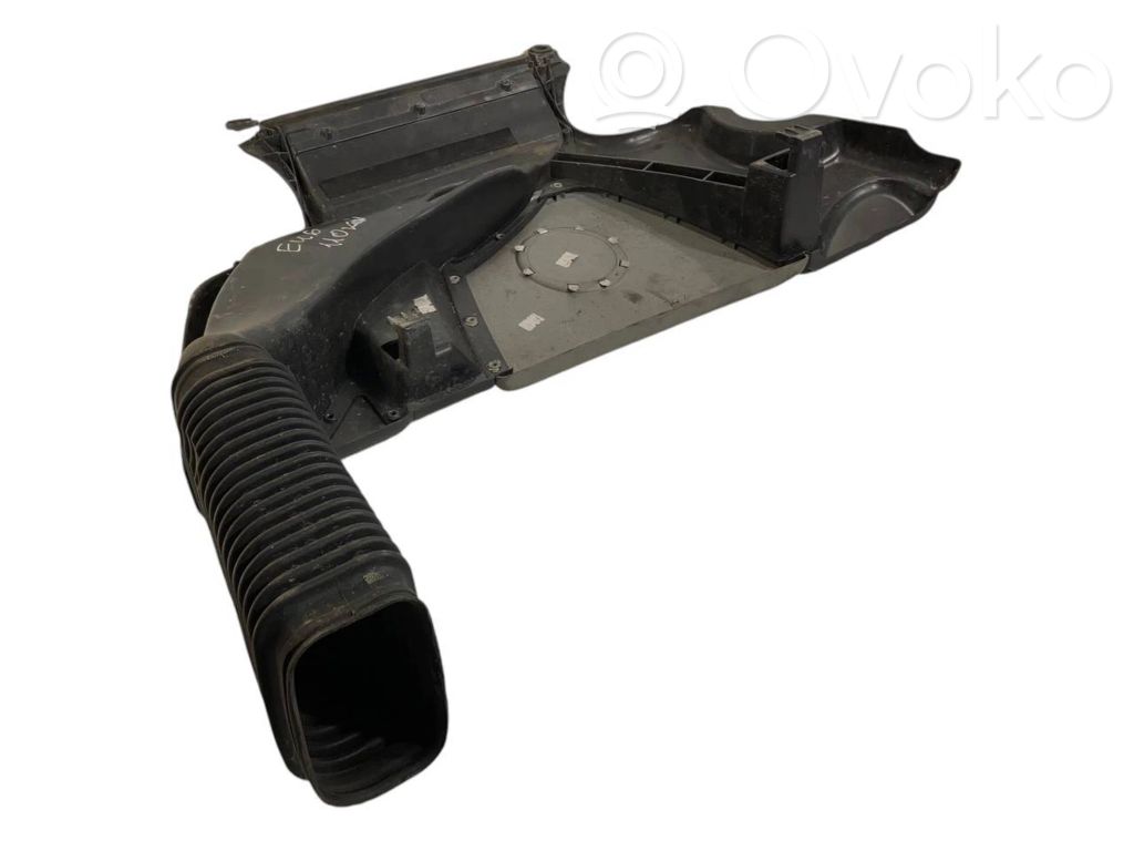 Dzinēja pārsegs (dekoratīva apdare)