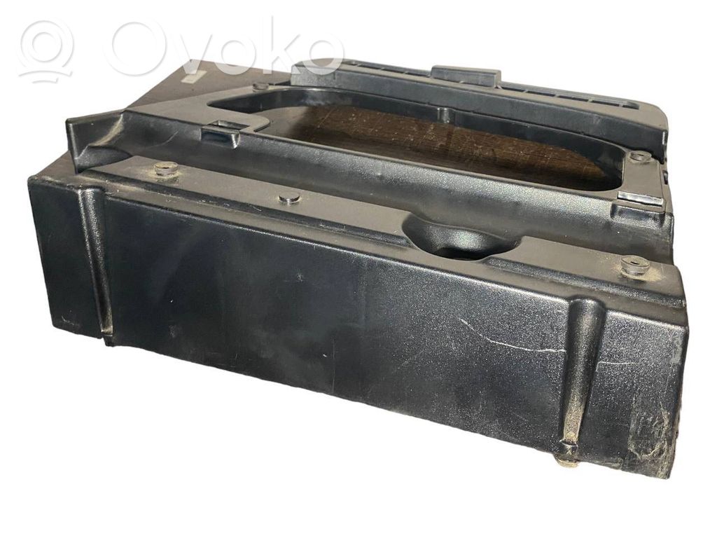 Bagāžnieka sānu apakšējās apdares panelis