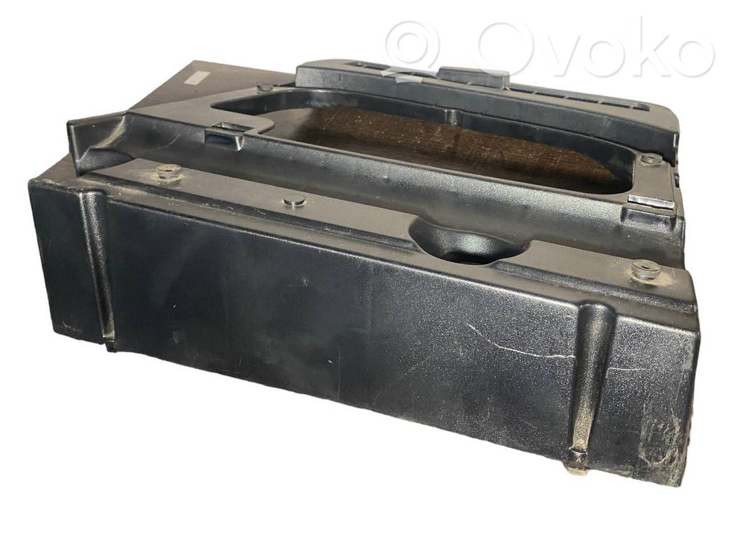 Bagāžnieka sānu apakšējās apdares panelis