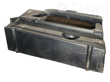 Bagāžnieka sānu apakšējās apdares panelis