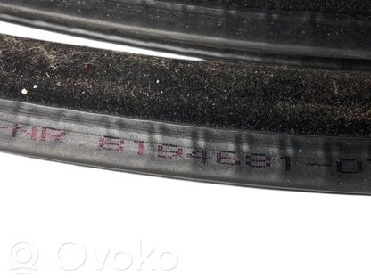 Priekšpusē apdares gumija (virsbūvē)