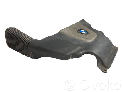 Dzinēja pārsegs (dekoratīva apdare)