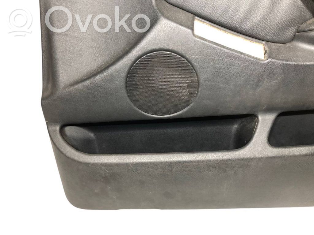 Priekšējo durvju apdare