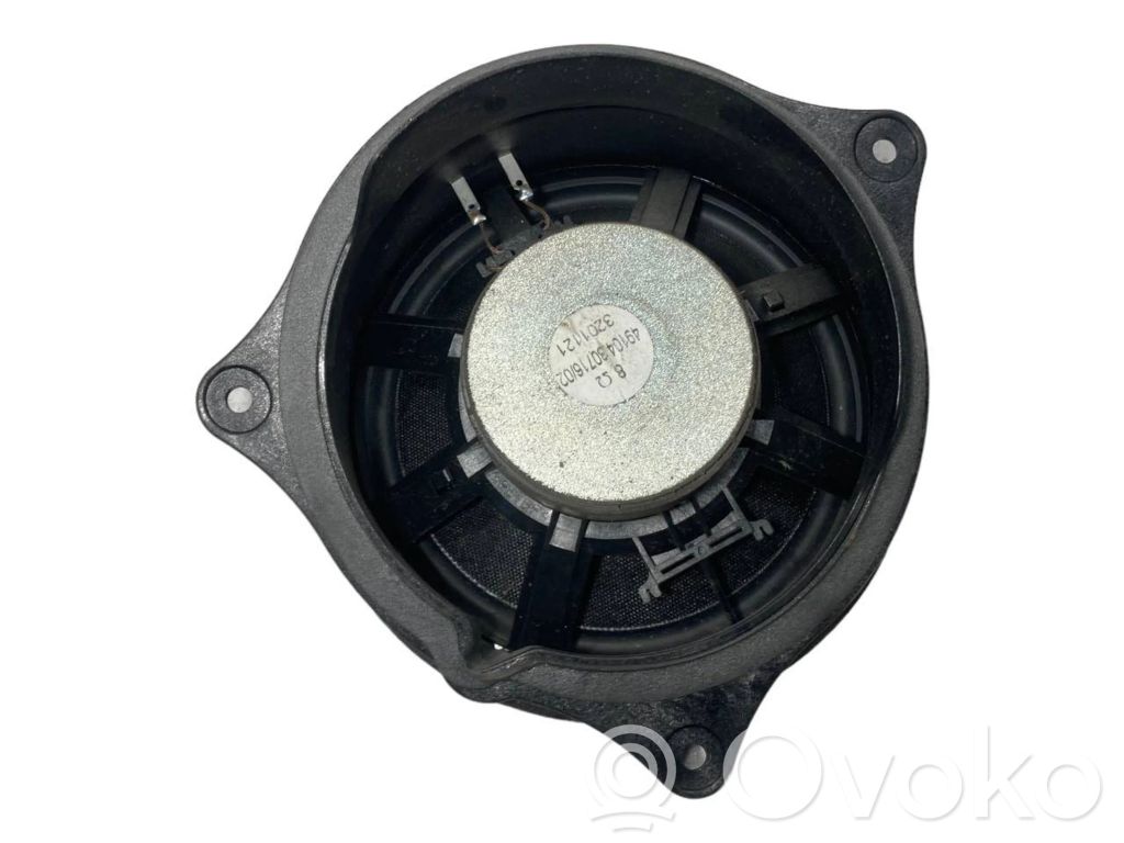 Skaļrunis (-i) pakaļējās durvīs