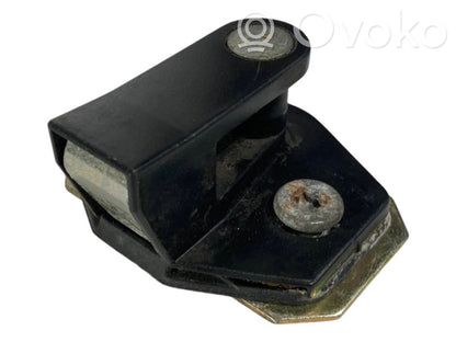 Priekšpusē slēdzenes cilpa