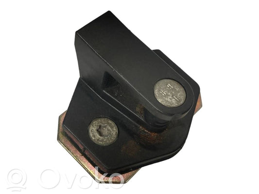 Aizmugurē slēdzenes cilpa