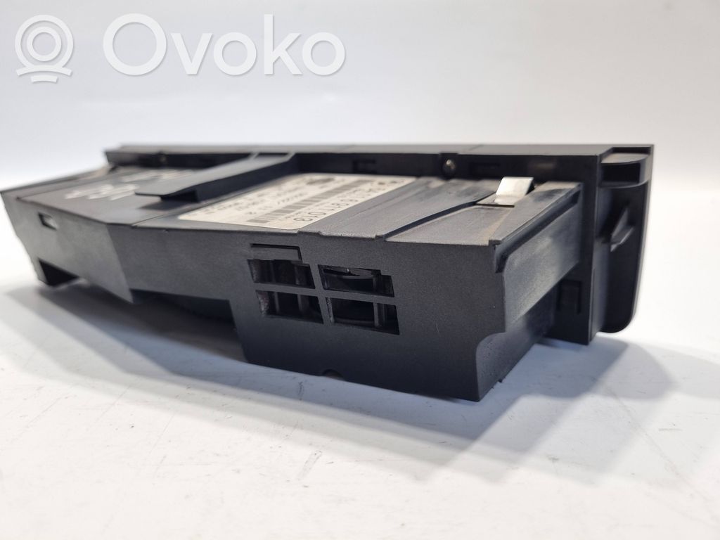 Gaisa kondicioniera / klimata kontroles / salona apsildes vadības bloks (salonā)