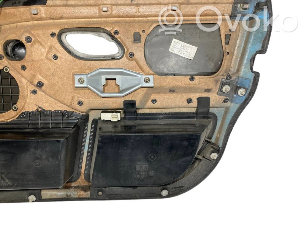 Priekšējo durvju apdare