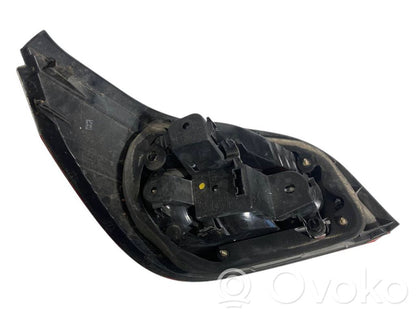 Aizmugurējais lukturis virsbūvē