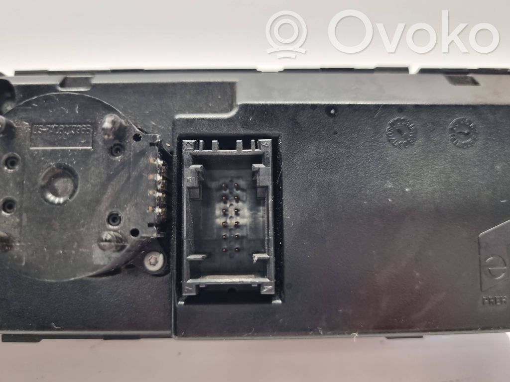 Air conditioning / climate control / interior heating control unit (in the passenger compartment)