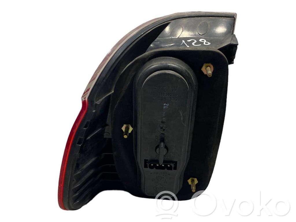 Aizmugurējais lukturis virsbūvē