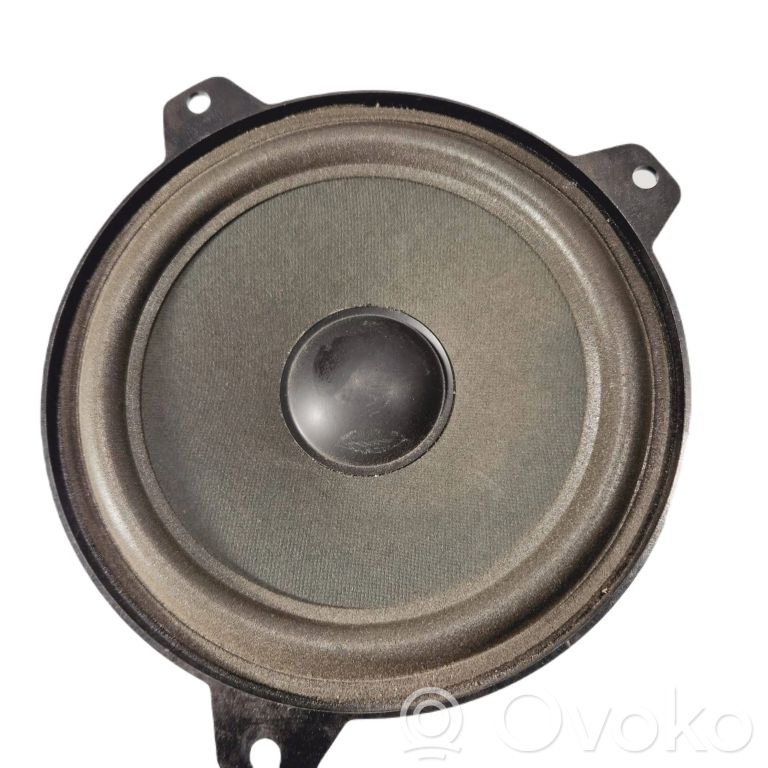 Skaļrunis (-i) priekšējās durvīs