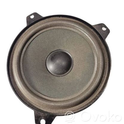 Skaļrunis (-i) priekšējās durvīs