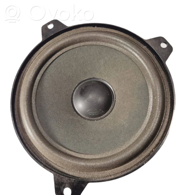 Speaker(s) in front door