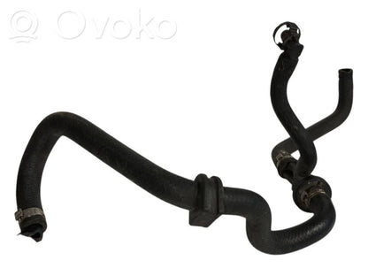 Caurulīte (-es) / šļūtene (-es)