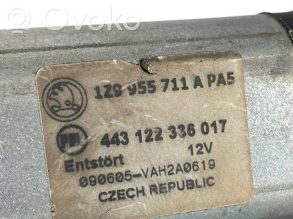 Aizmugurējā loga tīrītāja motoriņš