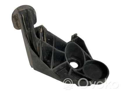 Priekšpusē bampera turētājs