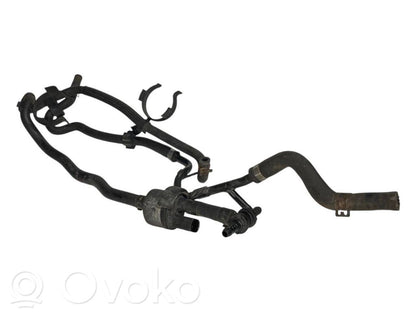 Caurulīte (-es) / šļūtene (-es)