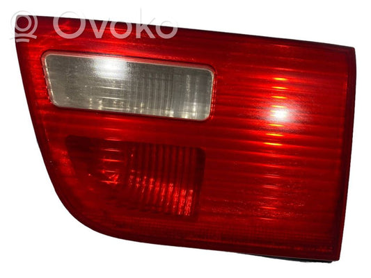 Aizmugurējais lukturis pārsegā