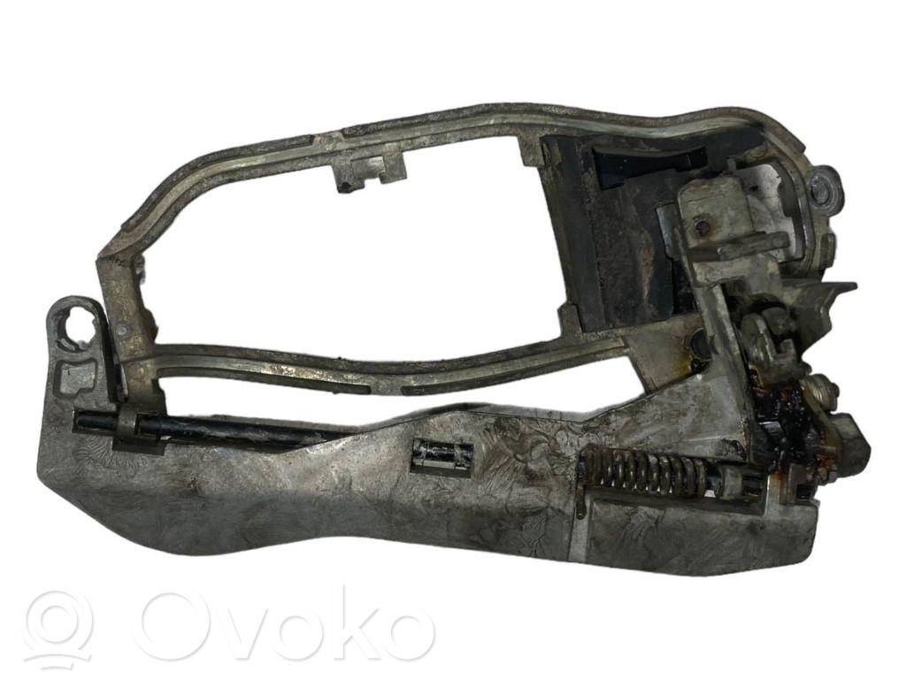 Держатель/кронштейн для внешней ручки открывания спереди