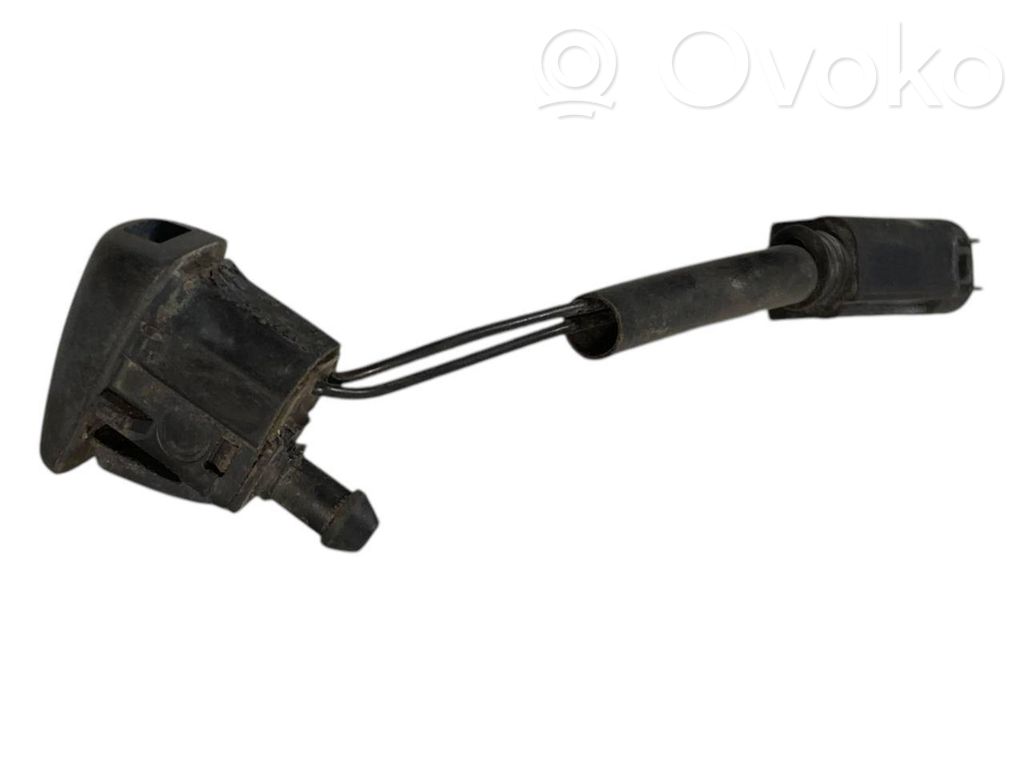 Mazgāšanas šķidruma smidzinātājs (-i) priekšējam logam