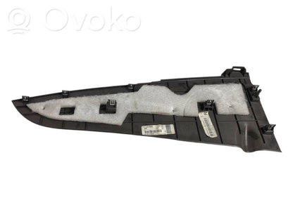 Sānu dekoratīvā apdare (priekšā)