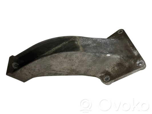 Engine mounting bracket