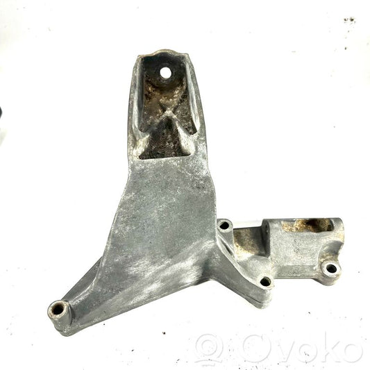 Dzinēja nostiprināšanas stiprinājums-kronšteins