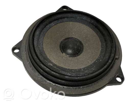 Skaļrunis (-i) priekšējās durvīs