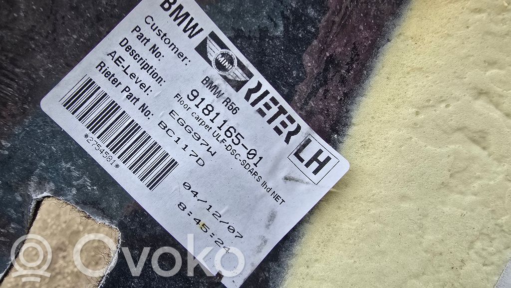 Priekšējais salona paklājs