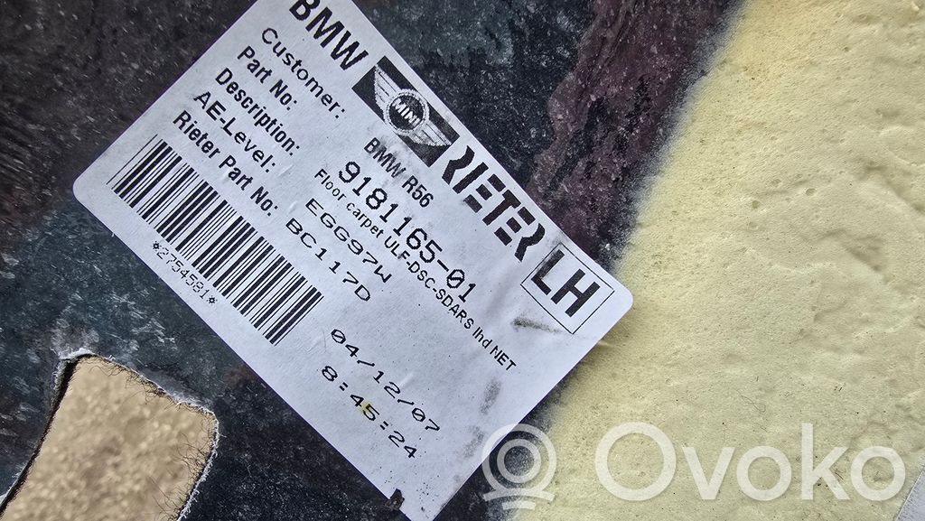 Priekšējais salona paklājs