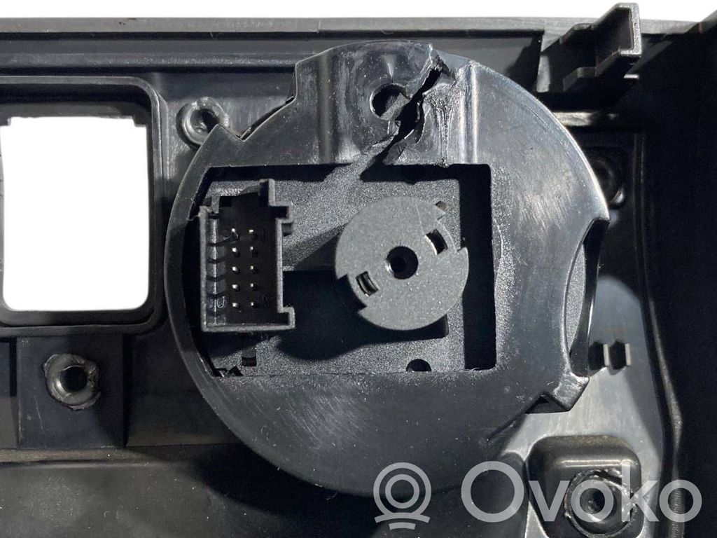 Paneļa dekoratīvās apdares vairogs (apakšējais)