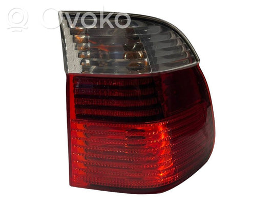 Задний фонарь в кузове