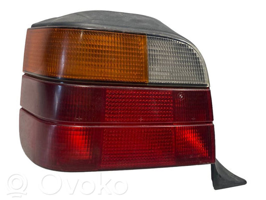 Aizmugurējais lukturis virsbūvē