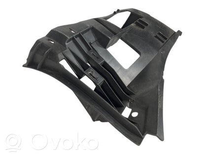 Priekšpusē bampera turētājs