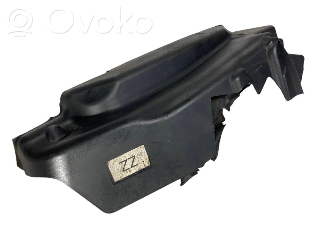 Dzinēja pārsegs (dekoratīva apdare)